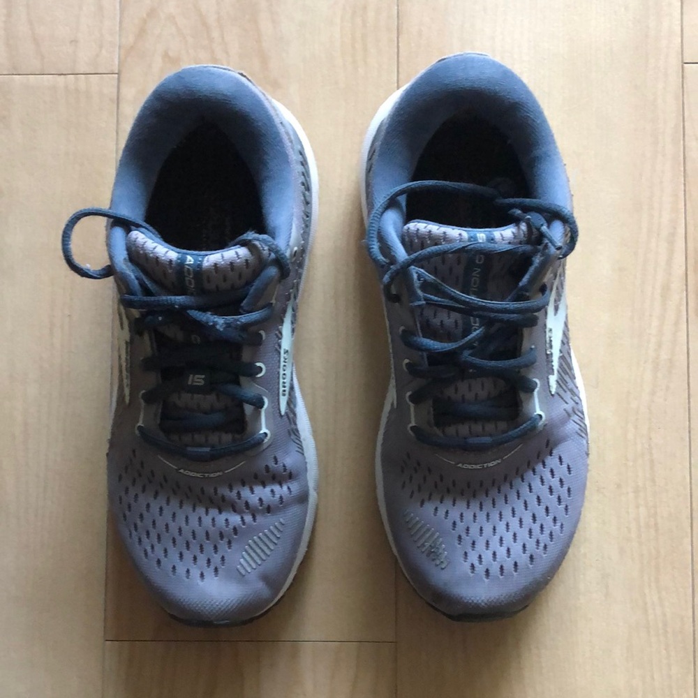 Brooks Addiction Gts Athletic Sneakers View 2
